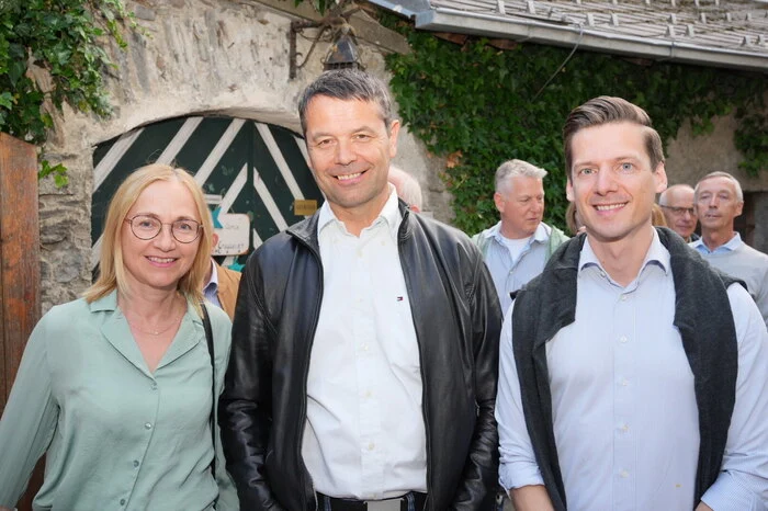 Die Musikerfamilie Barbara und Robert Hofer mit dem Freund ihrer Tochter, der Cellistin und Bassistin Julia Hofer.