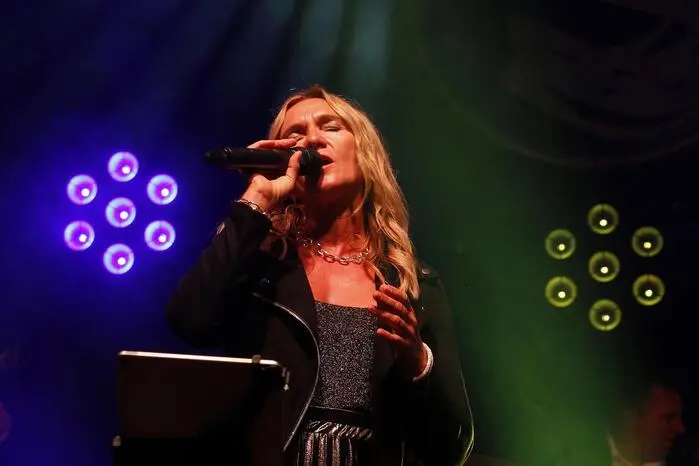  Bei ihrer letzten offiziellen Live-Performance wartete Skylight mit ihren beliebtesten Songs und den größten Stimmungsmachern auf. 
