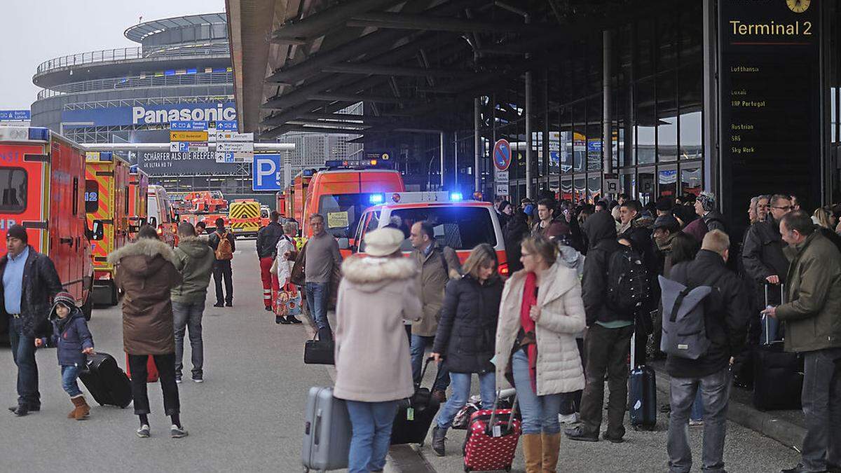 Der Flugbetrieb war am Sonntag mehr als eine Stunde lahmgelegt