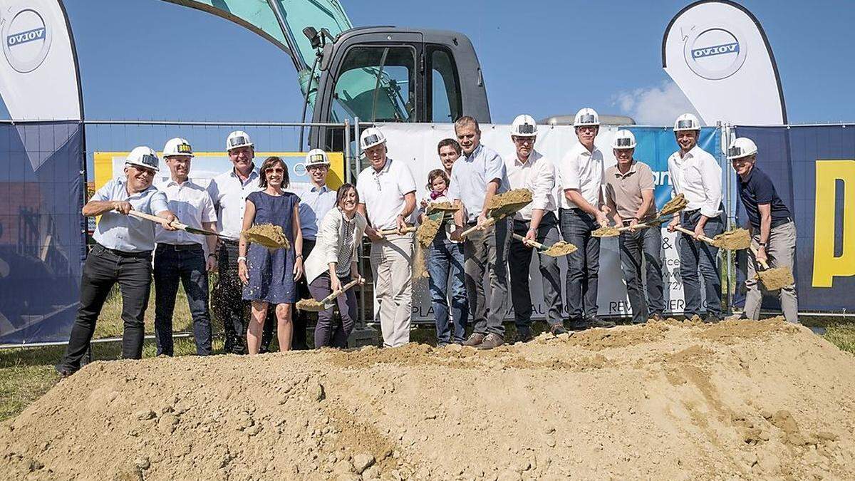 Bei der Autobahnabfahrt Gleisdorf Süd wird das Autohaus Seidnitzer eine neue Volvo-Filiale eröffnen