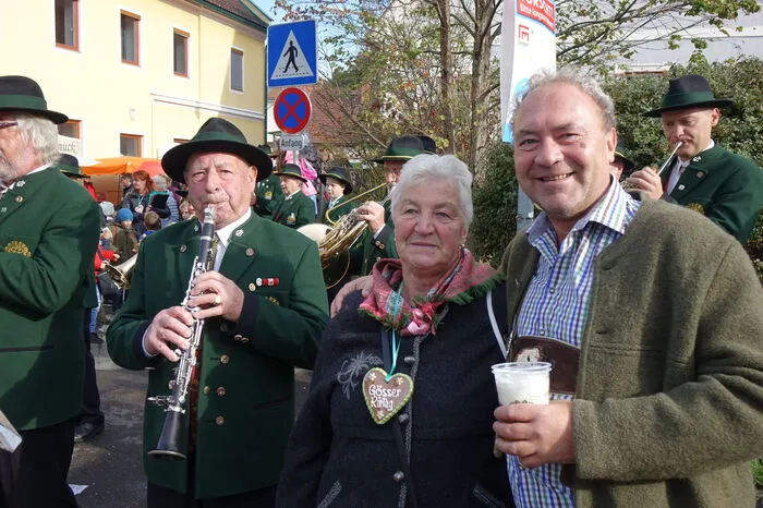 Für den Kirtag, den manche ja als heimlichen "Leobener Nationalfeiertag" bezeichnen, reist Robert Mayr (r.) sogar extra aus Oberösterreich an, aber auch um seine Eltern Johanna und Franz zu besuchen. 