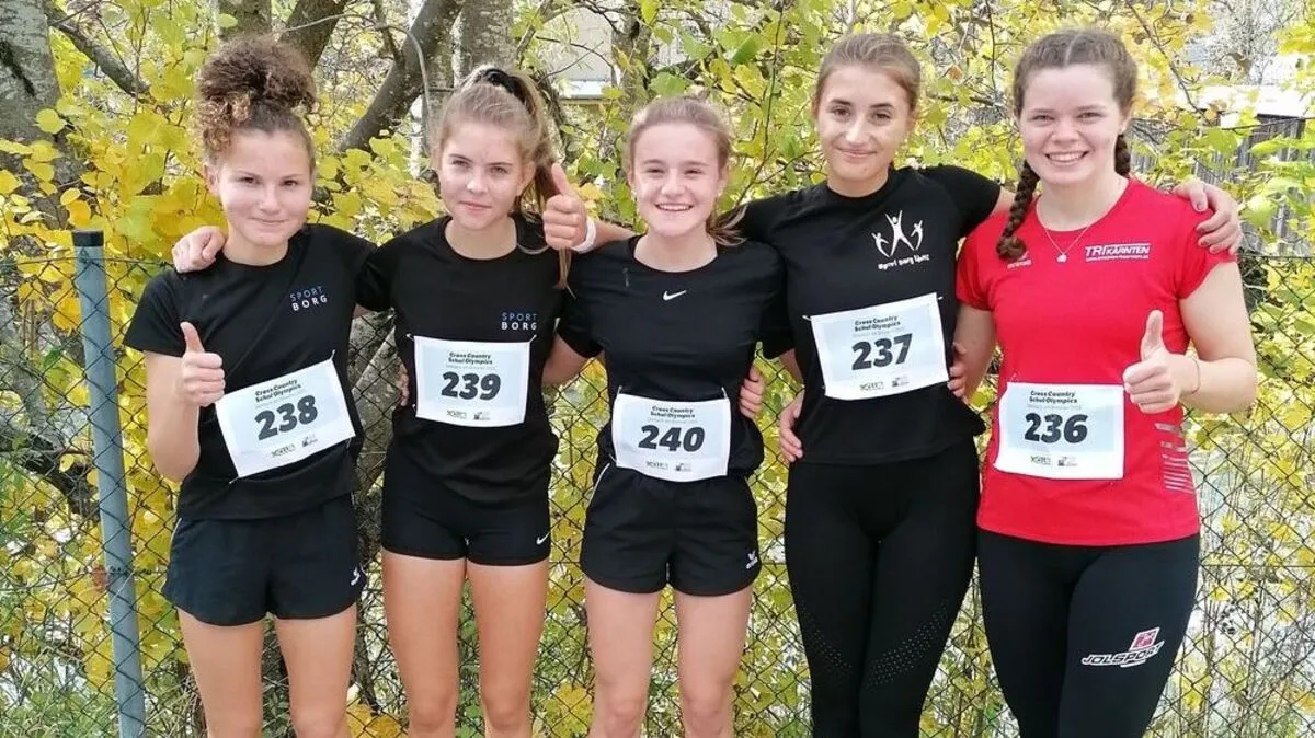 Die Tiroler Meisterinnen (Pia Kollreider, Carolin Theurl, Carina Kollreider, Hanna Lamprecht, Leonie Hauser) des BORG Lienz