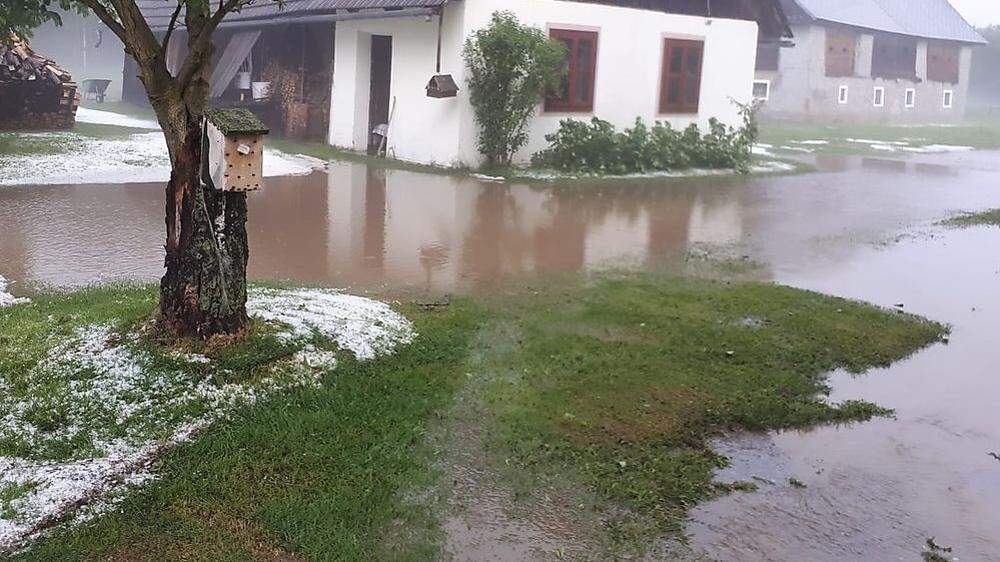 Immer wieder ist diesen Sommer der Bezirk Murau von Unwettern betroffen. Sie überraschen etliche Gemeinden punktuell, überfluten Gebäude, Keller, Wiesen