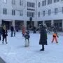 Die Eislauffläche am Villacher Rathausplatz war gut besucht