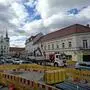 Baustelle rund um den Gleisdorfer Florianiplatz. Die Straße ist einspurig befahrbar, alle Geschäfte sind erreichbar