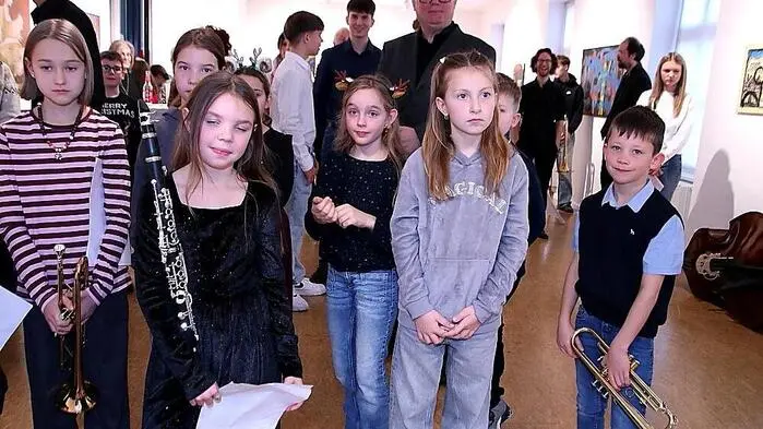 Bestens besucht war am vergangenen Samstag das Kunsthaus in Köflach. Denn dorthin hatte die Musikschule Köflach mit Direktor Gernot Kollmützer zu einem Weihnachtskonzert geladen. 