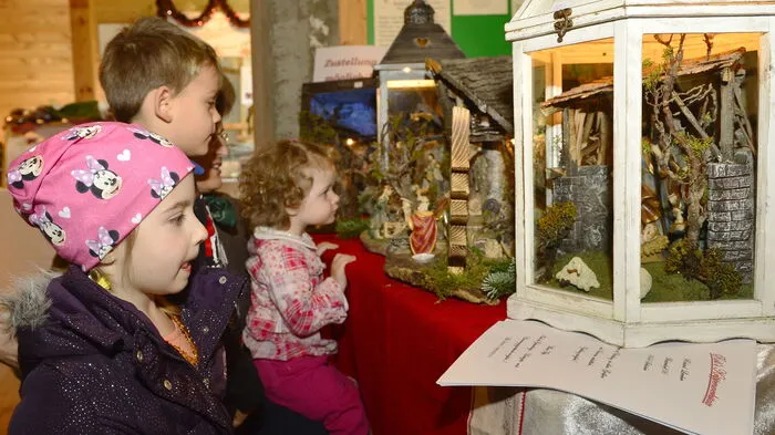 Kleine und große Besucher sind beim St. Ruprechter Advent im Holzmuseum im Bezirk Murau anzutreffen.