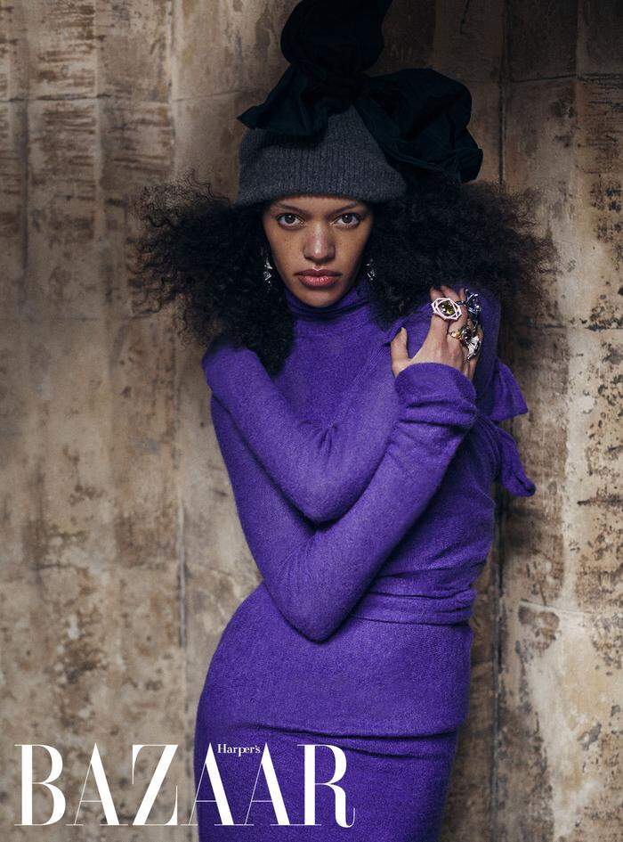 Victoria Beckham entwarf ein lila Pailletten-Strickkleid für das Modeprojekt