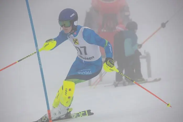 Dichter Nebel und eingeschränkte Sicht erschwerten das Rennen, dennoch zeigten die Kinder großen Einsatz, Konzentration und sportlichen Ehrgeiz.