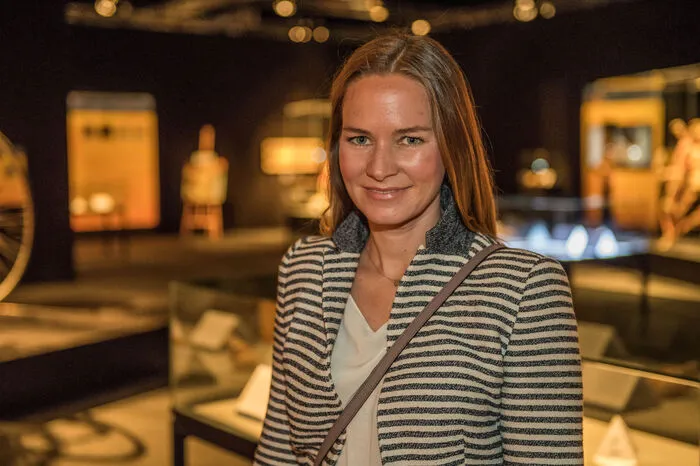 Madeleine Wilding, in Bildungskarenz, Graz: Ich finde das hier sehr gut und interessant. Ich bin auch nicht mit Bauchweh hergekommen, dass ich das nicht aushalten könnte. Ich habe drei Semester lang Medizin studiert und dort auch schon seziert. Da war man noch näher dran und es war schon toll, wenn man etwa mit dem Präparat in der Hand eine Gelenksfunktion gleich ausprobieren konnte.