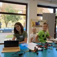 Löten, 3D-Drucken und Programmieren: Beim Drohnenbaukurs des Vereins Technik für Kinder in Feldbach lernen die Teilnehmerinnen und Teilnehmer Neues in den unterschiedlichsten Bereichen