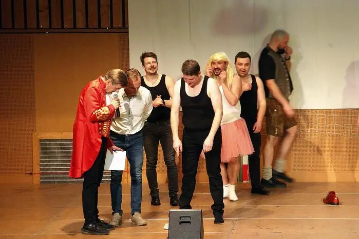 Es begeisterten die Tratsch-Tanten, Fantasie, Dirty Dancing, Village People und Die Wirren Verfolger
