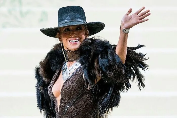 Gerade noch in Venedig, gestern bei der Met-Gala dabei: Jennifer Lopez mit Cowboy-Hut