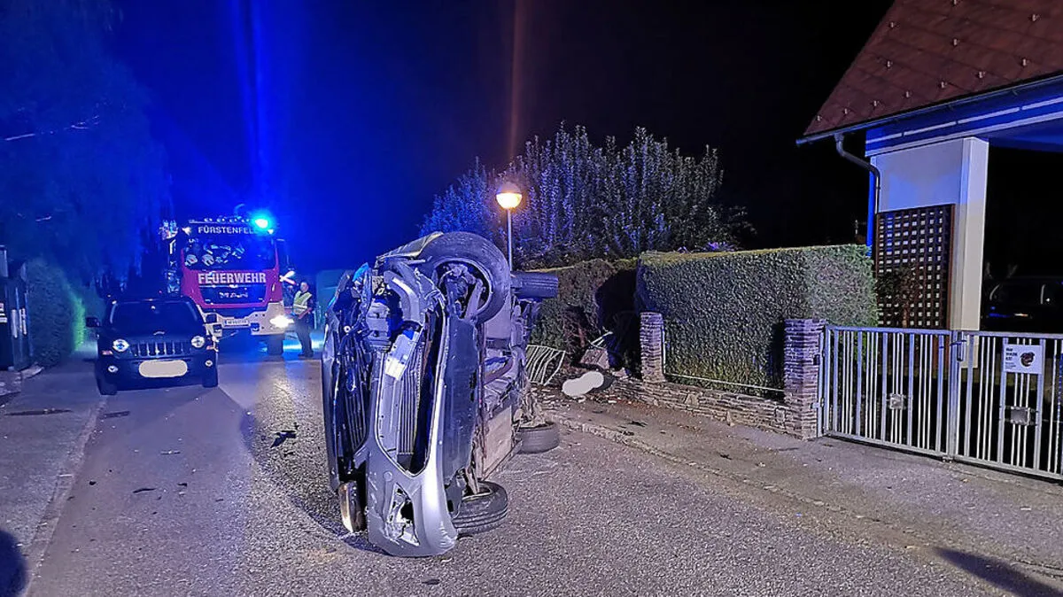 Die Feuerwehr Fürstenfeld barg das Auto mit dem Kran