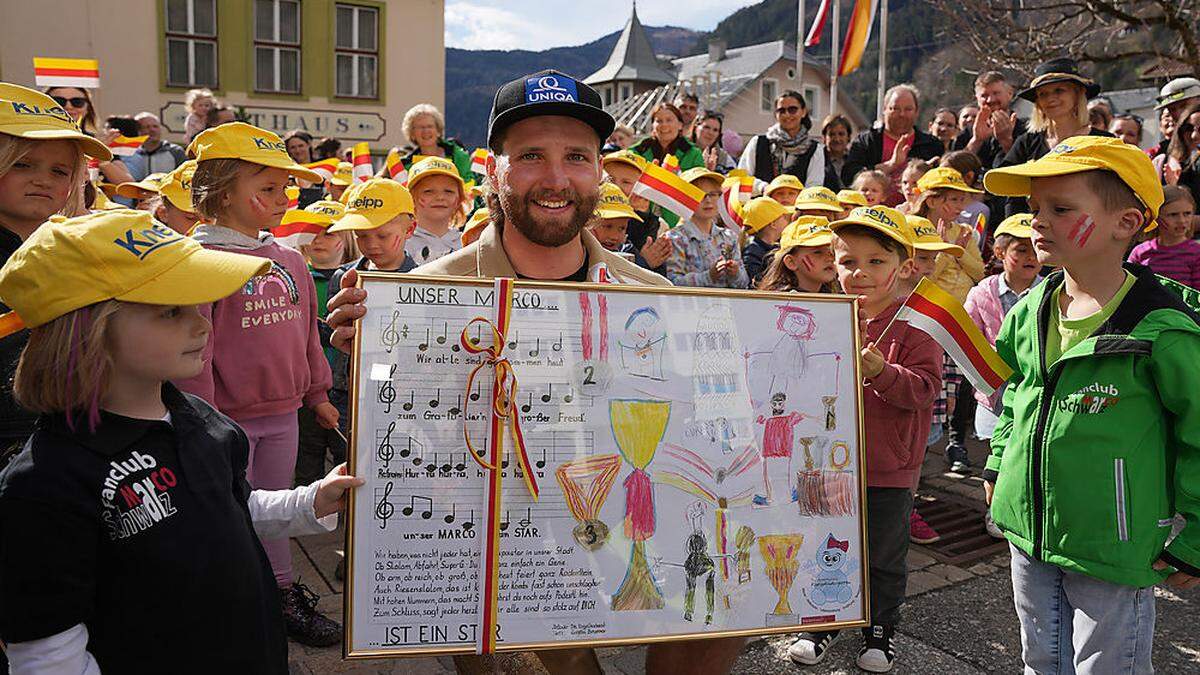 &quot;Unser Marco ist ein Star&quot;, sangen die Kinder der Kneipp-Kindergartens