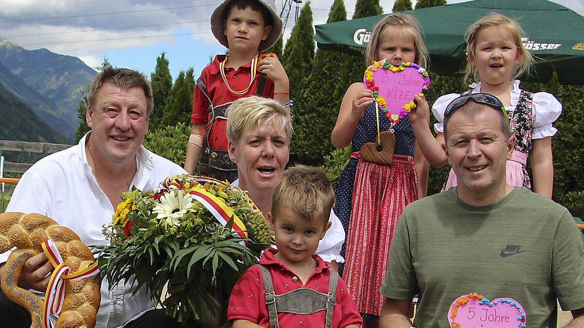 Josef Jury, Paul Lax, Heike Pirker, David Gollmitzer, Katharina Koller, Marie Sophie Fertin und Klaus Rüscher feierten Kirchtag