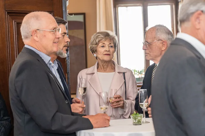 Weggefährten aus 35 Jahren Kommunalpolitik aller Parteien, sowie die gesamte aktuelle Stadtregierung mit Stadträten von ÖVP, FPÖ und Grünen fanden sich zu dem Überraschungsfest ein.