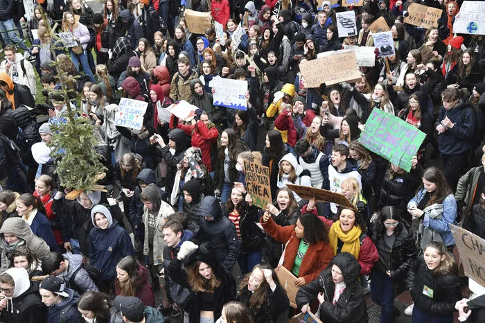 Die Demonstration am Donnerstag in Brüssel wurde von der Organisation Youth Climate Movement organisiert und war die zweite Auflage des Marschs in Brüssel.