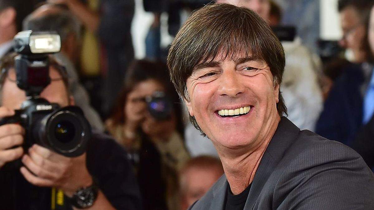 Joachim Löw vor der TV-Kamera - für ihn wäre das reizvoll