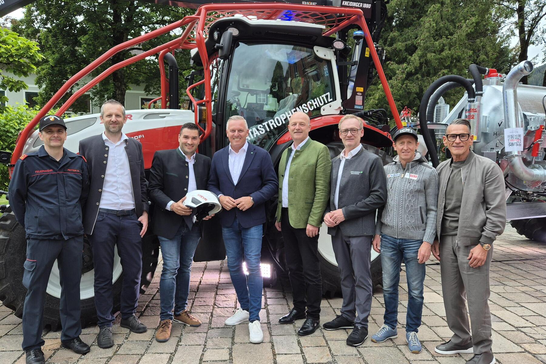 Pilotprojekt: Schladminger Feuerwehr testet ersten Floriani-Traktor von Steyr