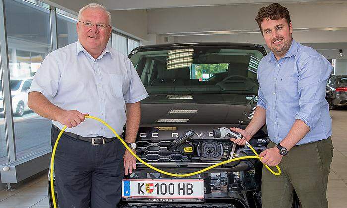 Flüssig, nicht "fahrig" war auch die Übergabe im Autohaus Aichlseder in Klagenfurt von Hubert an Max Aichlseder