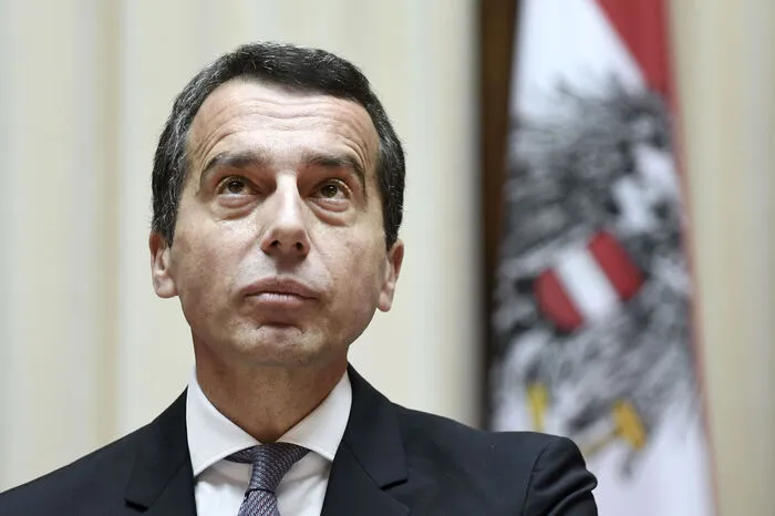 "Ich habe das mit Schmunzeln zur Kenntnis genommen, weil das natürlich ein völliger Unsinn ist." - Kanzler Christian Kern (SPÖ) sieht sich nicht als "linken Ideologieträger".