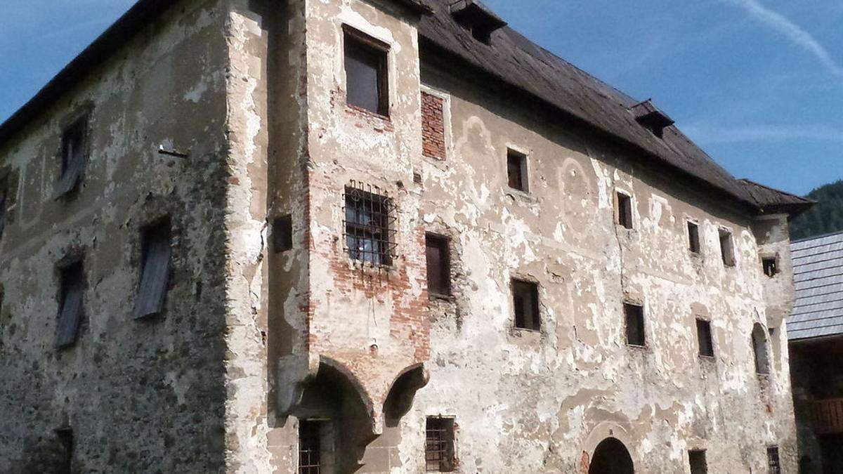 Schloss Hanfelden in Unterzeiring, es vermittelt einen guten Eindruck in das ursprüngliche Aussehen eines Renaissanceschlosses. Der Bau bietet Einblicke in das einstige Leben im Schloss 