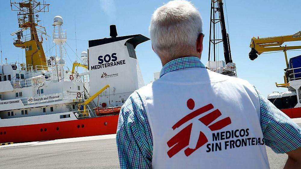 Mitglieder der Hilfsorganisation &quot;Sos Mediterranee&quot; brechen gemeinsam mit &quot;Ärzte ohne Grenzen&quot; zum Rettungseinsatz auf 
