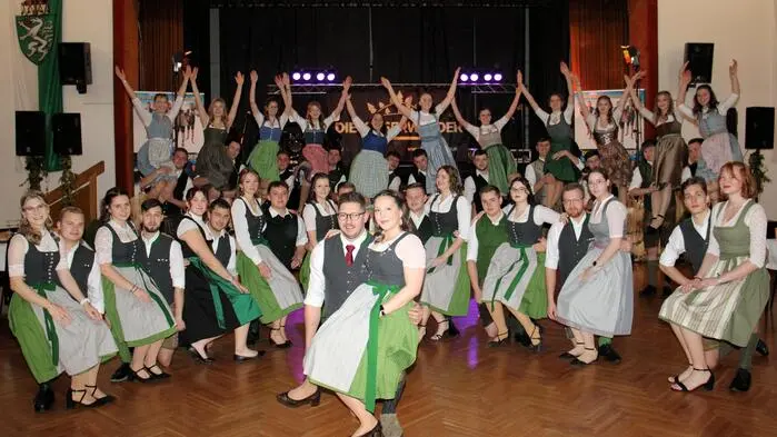 Das Organisationsteam aus Landjugend, Bäuerinnen und Bauernbund des Bezirkes Voitsberg hat wieder ganze Arbeit geleistet und den traditionellen und beliebten Bezirksbauernball im Volkshaus und in der Sporthalle Köflach veranstaltet.