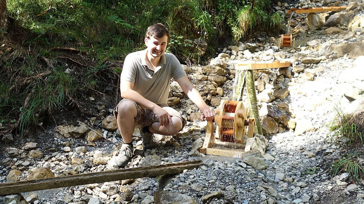 Lukas Lettmayer hat zwei neue Wasserräder installiert