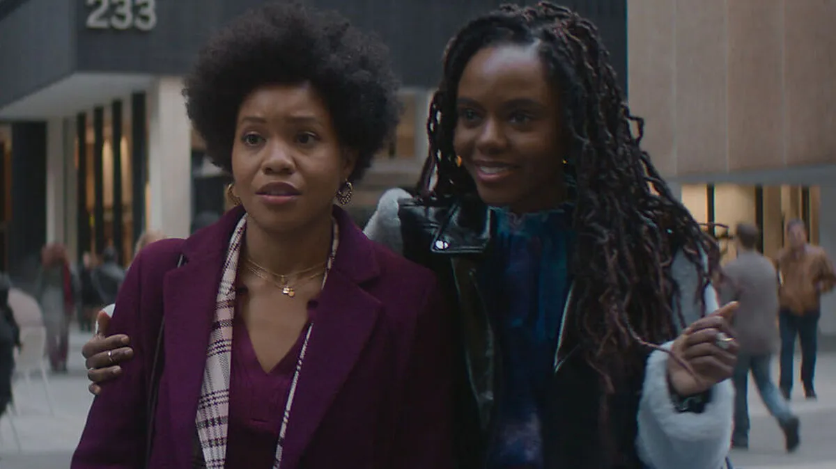 Die zehnteilige Serie schickt Sinclair Daniel und Ashleigh Murray auf einen satirischen Trip 	 