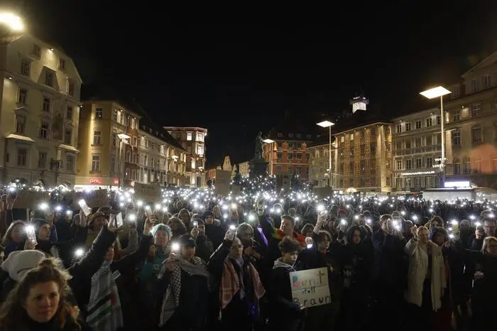 Den Abschluss bildete am Abend ein Lichtermeer vor dem Grazer Rathaus
