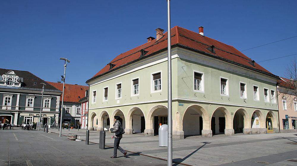 Das Alte Rathaus zählt zu den schönsten historischen Gebäuden der Bezirksstadt