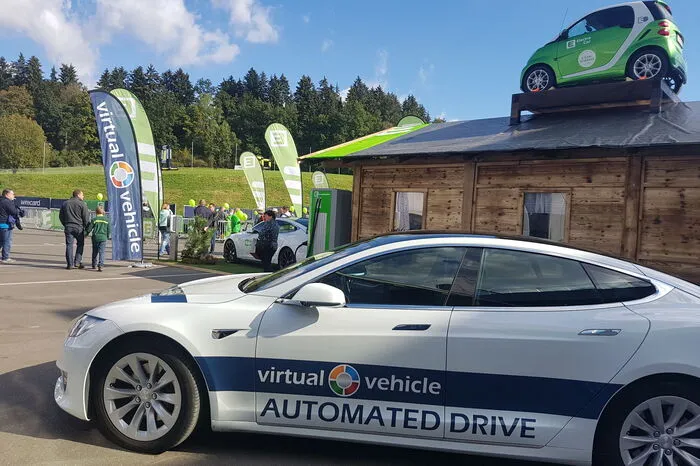 Zu sehen gibt es Prototypen, neueste Entwicklungen in Sachen E-Mobilität, selbstfahrende Autos und mehr.
