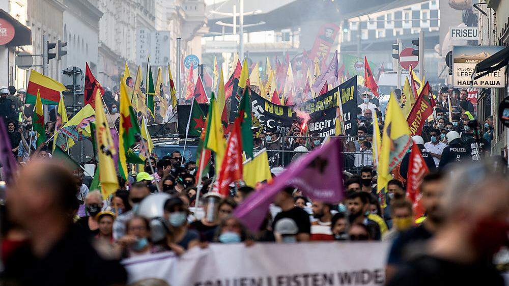 Eine Kundgebung von kurdischer und linker Aktivisten in Wien-Favoriten. 