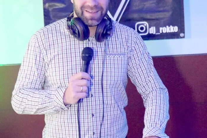 Und bei der Mitternachtseinlage legten die Mitglieder der LJ-Gruppe Krappfeld ein flottes Tänzchen aufs Parkett. Für die heißen Rhythmen im Keller sorgte DJ „Rokko“ (Foto). 