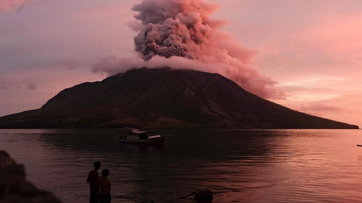 Beim Ruang herrscht weiter Tsunami-Gefahr und nach wie vor höchste Alarmstufe vier.