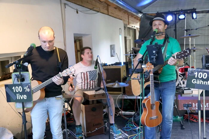 Und gleich drei Bands geigten am Abend auf: „Green Connection“, ... 