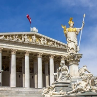 Von der Politik ist Verhandlungsbereitschaft gefragt, um Bürokratieabbau und Transformationsprozesse am Standort zu bewältigen