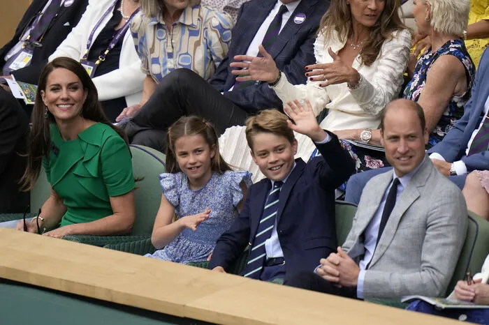 Wimbledon-Schirmherrin Prinzessin Kate (41) und Prinz William (41) saßen mit den Kindern in der Royal Box auf dem Centre Court. Nur Prinz Louis (5) musste zu Hause bleiben.
