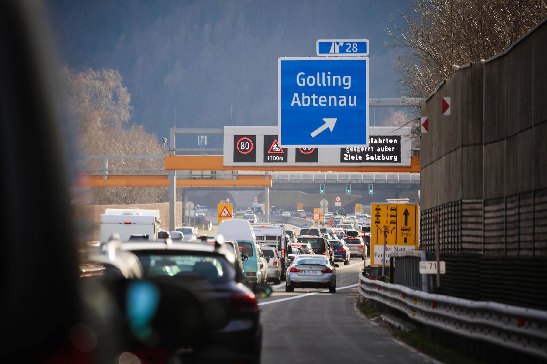„Ein Albtraum“  : Stau-Chaos durch Österreich auf dem Weg in den Süden 