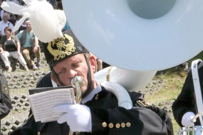 So wurde beim Festakt für die 24 Reiftänzer von der Bergkapelle Hüttenberg exakt 108-mal die gleiche mitreißende Melodie gespielt. 