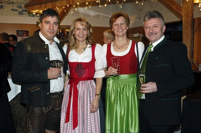 ...steht für pfiffige Tracht, tausende Rosen und beste Unterhaltung.