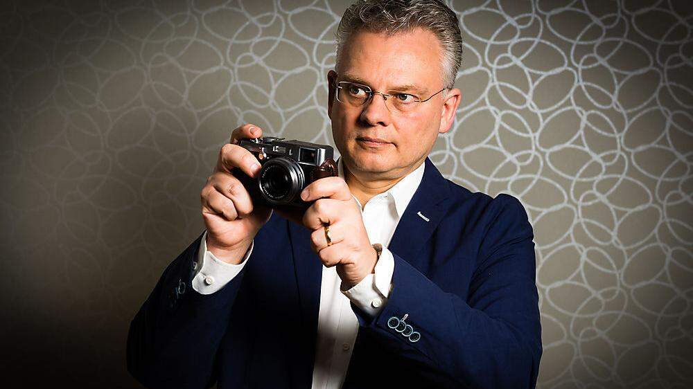 ORF-Wirtschaftsexperte Dieter Bornemann (52) hat am Borg Eisenerz maturiert und war schon als Schüler journalistisch im Einsatz. Fotografieren ist ein wichtiger Teil seines Lebens geworden