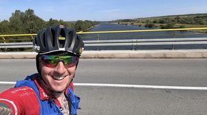 Andreas „Rambo“ Ropin fährt derzeit mit dem Fahrrad entlang der Donau zum Schwarzen Meer