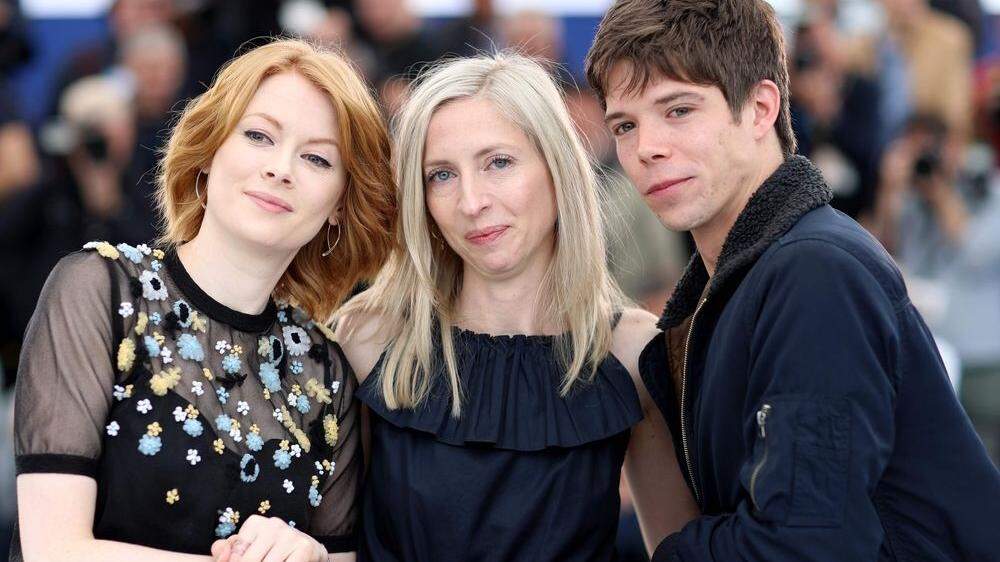 Hausner (Mitte) mit ihren Darstellern Emily Beecham und Phenix Brossard 