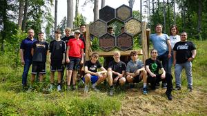 Die Schüler der PTS Köflach bauten ein Insektenhotel für den Kurpark