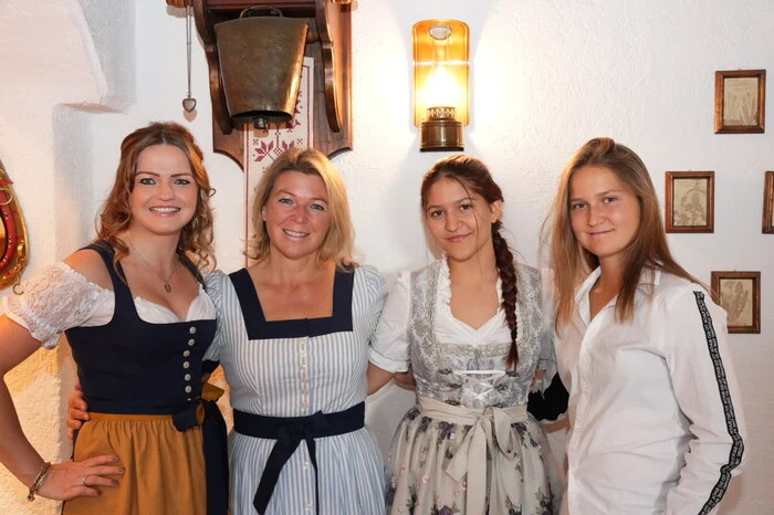 Viele adrette Persönlichkeiten beim Übergabefest im Naturhotel Alpenrose