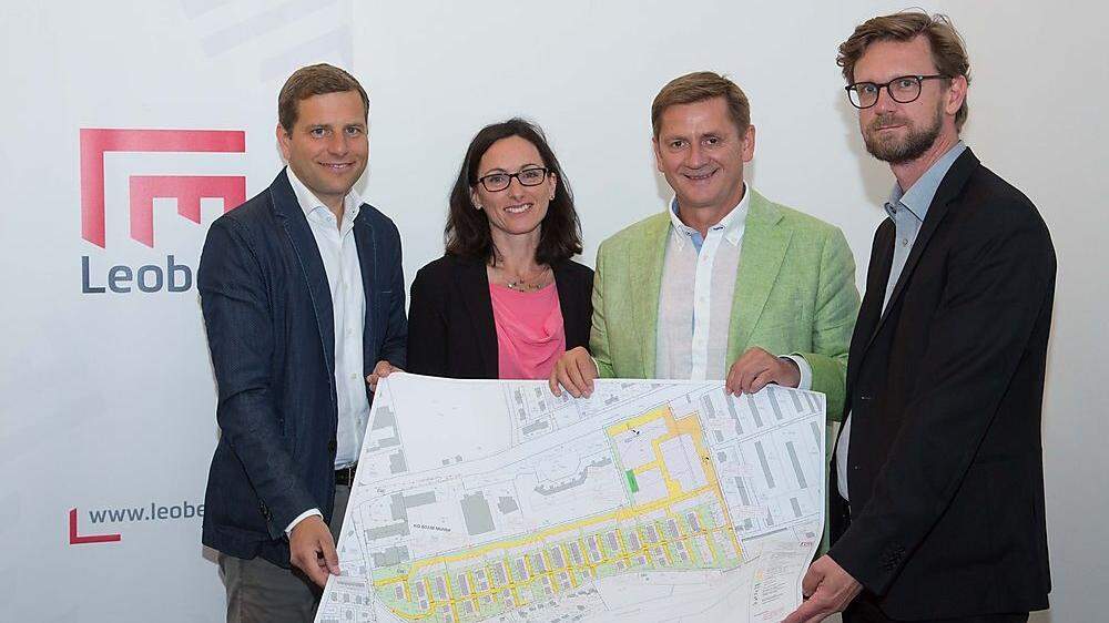 Bauunternehmer Bernd Kohlbacher, Architektin Andrea Röthl, Bürgermeister Kurt Wallner, Stadtbaudirektor Heimo Berghold