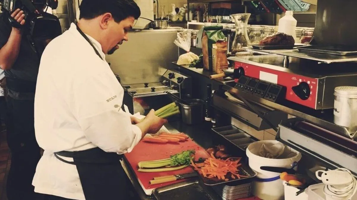 Tim Mälzer in der "Steira Wirt"-Küche